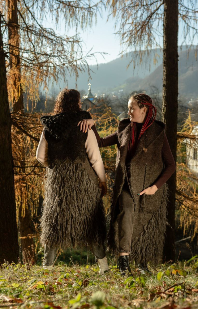 Безрукавка "Вовчиця"